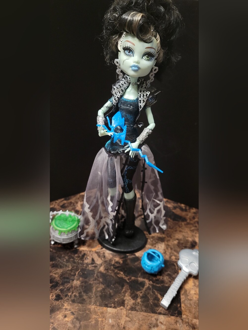 G1 Monster High Ghouls Rule Frankie Stein Only Displayed Stand Included